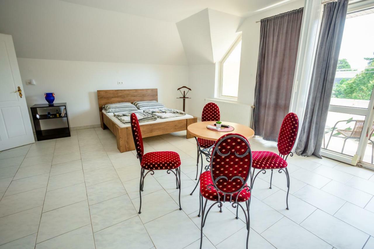Teraszos Vendeghaz Apartment เคสเท ภายนอก รูปภาพ