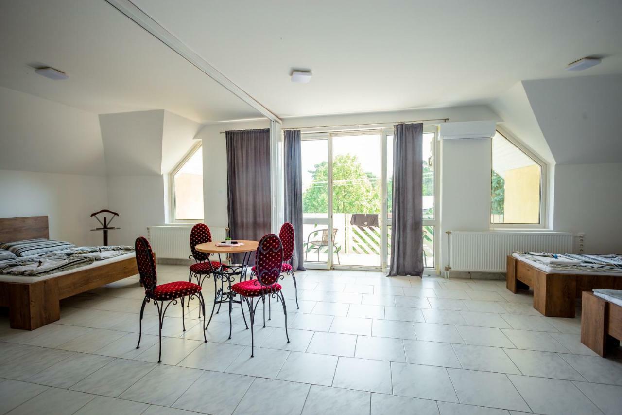 Teraszos Vendeghaz Apartment เคสเท ภายนอก รูปภาพ